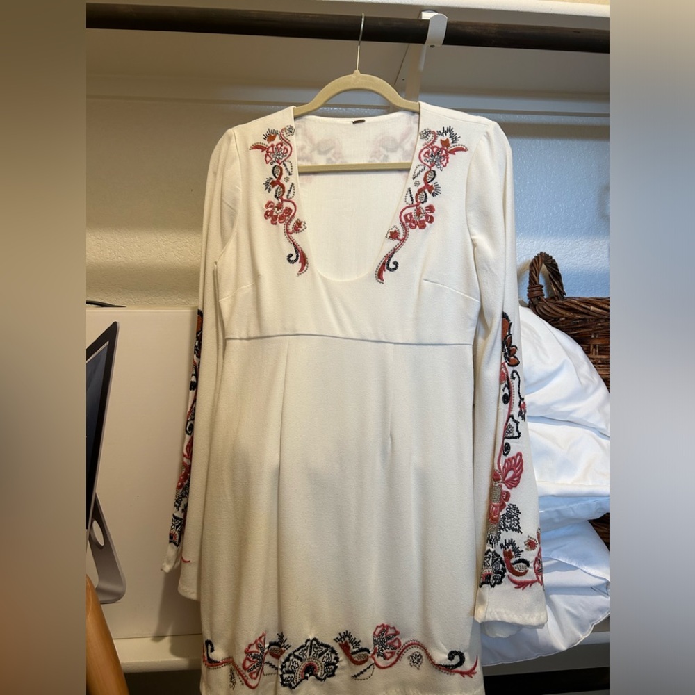 Beautiful long sleeves with embroidery detail.